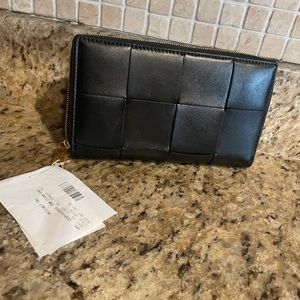 BOTTEGA VENETA Intrecciato Calf Leather Zip Around Continental Unisex Wallet